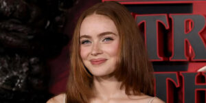 دختر دوست داشتنی stranger things هم به مراسم بفتا آمد و با استایلش دلبری کرد