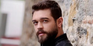 بازیگر دخترکش ترکیه با استایلی رسمی و شیک در جشنواره برلین دیده شد