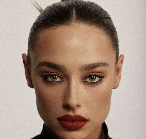 ایده میکاپ با رژ قرمز