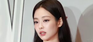 وقتی کت و شلوار مردانه، زیبایی ستاره کره‌ای را صد برابر می‌کند؛ بلک پینک در صدر اخبار!