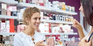 با نحوه صحیح تست عطر هنگام خرید آشنا شوید؛ کدام عطر مناسب شماست؟