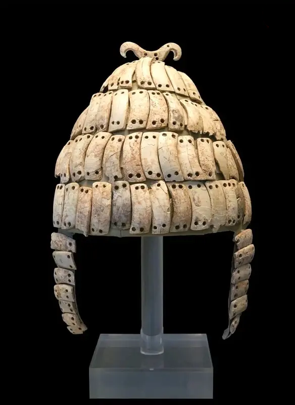 کلاه‌خود از عاج گراز