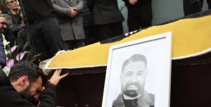 تصاویری از حضور هنرمندان و افراد مشهور در مراسم ترحیم حمید هیراد