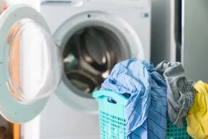 چرا لباس‌ها در ماشین لباسشویی چروک می‌شوند؟ از این اتفاقات جلوگیری کنید
