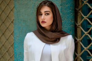 کلاه کپ متفاوت و نیم‌زیپ خوش‌رنگ؛ انتخاب تازه بازیگر «بی‌عاطفه» برای خیابان
