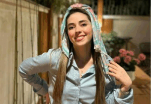 استایل دور از انتظار نیلوفر رجایی‌فر در اکران مردمی یک سریال صداوسیما!
