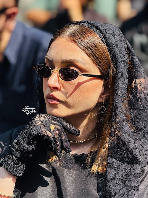 پوشش مشکی بهنوش طباطبایی