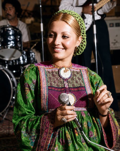 لباس سنتی گوگوش