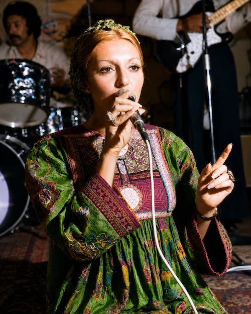 لباس سنتی گوگوش