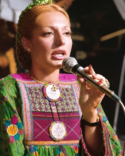 لباس سنتی گوگوش