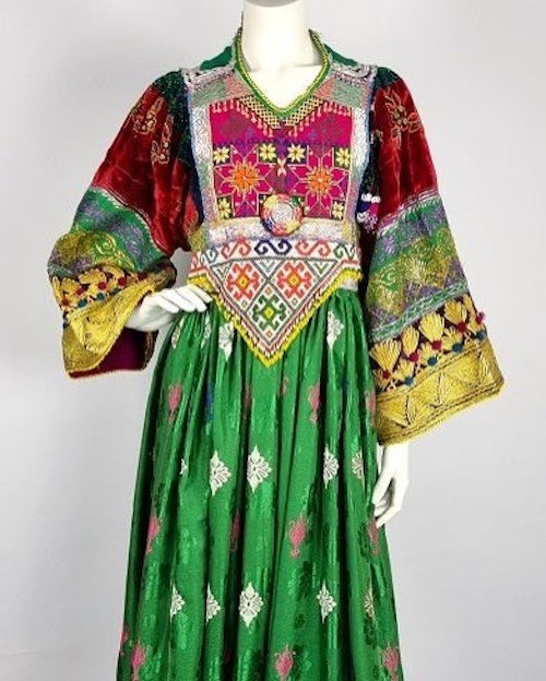 لباس سنتی گوگوش