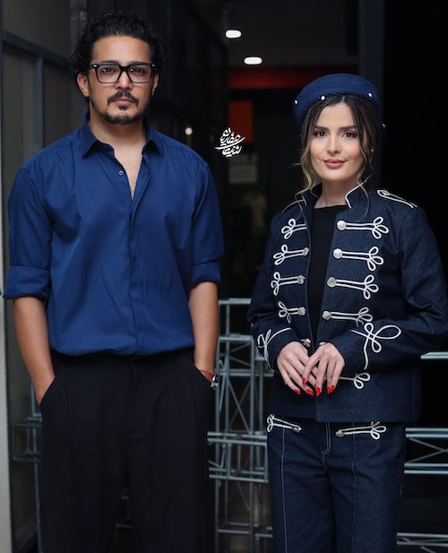 اکرمی با کت ناپلئونی
