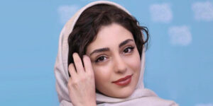 چرا پیراهن گل‌دار هستی مهدوی‌فر انتخابی شیک برای تابستان است؟