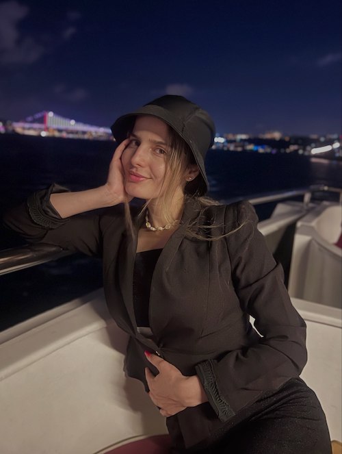 غزاله اکرمی در استانبول