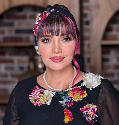 چتری قرمز الهام پاوه‌نژاد