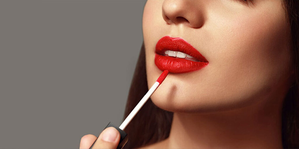 کدام رژلب به پوستت می‌آید؟ راهنمای انتخاب رژلب مناسب پوست