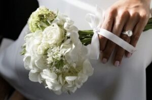 دسته‌گل عروس پاییزی | راهنمای هماهنگی با لباس عروس و گل داماد
