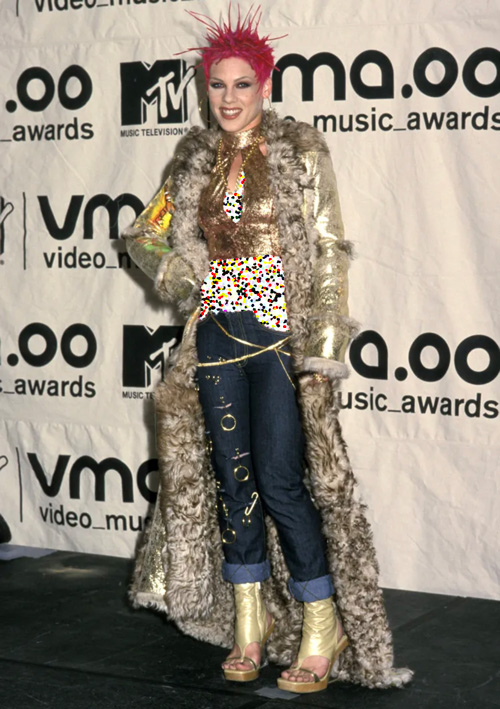 جنجالی‌ترین لباس‌های VMAs