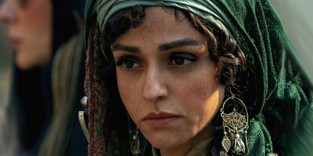 میکاپ صورتی سوگل خلیق استایل تیره‌اش را نجات داد!